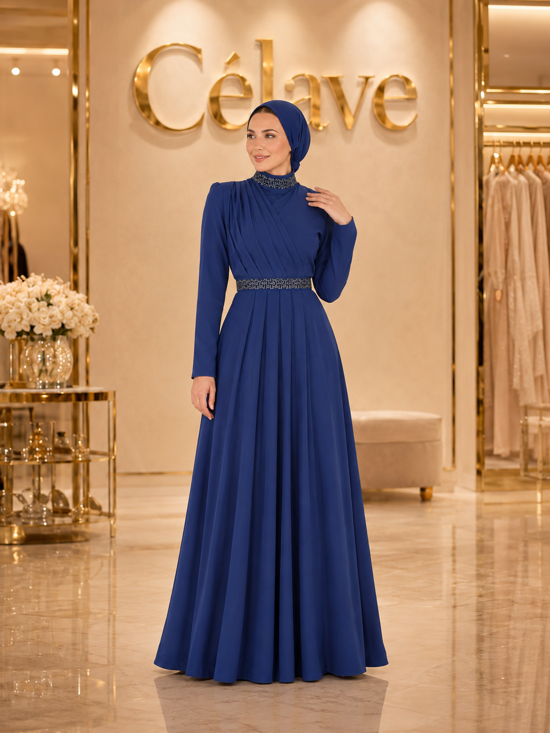 فستان رسمي أنيق طويل، بأكمام طويلة مطوية ضيقة على الجسم، تصميم مرصع بالراين على الياقة والحزام، بطول الأرض